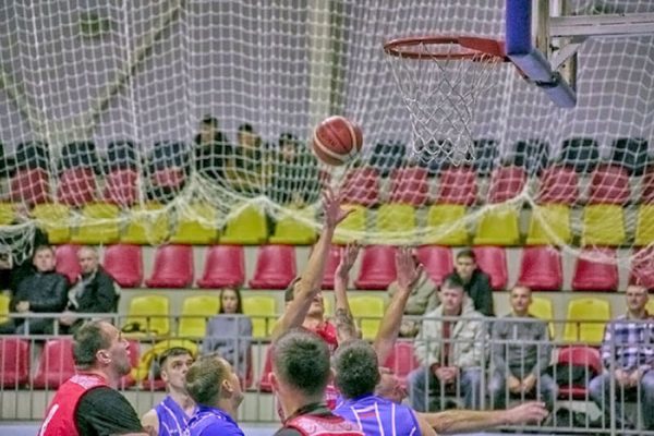 В брянских Клинцах открылся V турнир памяти Мастера спорта СССР по баскетболу Александра Остроносова