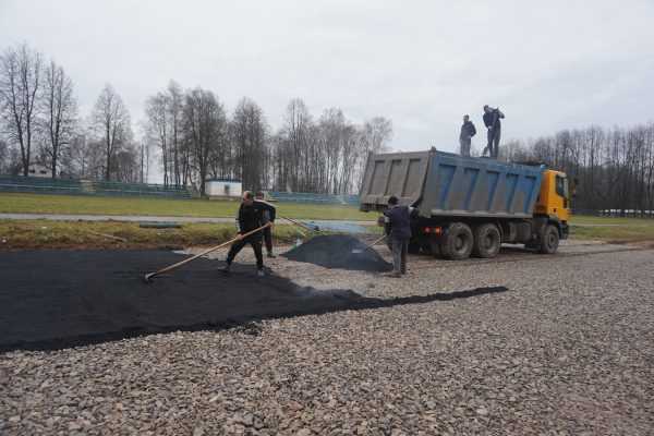 В брянском  Рогнедино продолжается ремонт стадиона