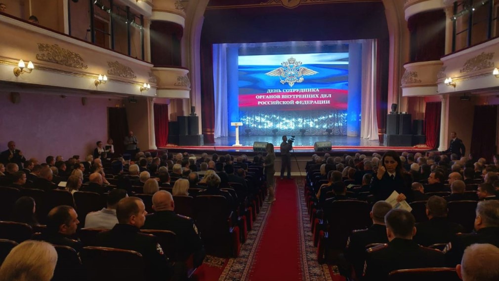 В Брянске лучшим полицейским вручают награды