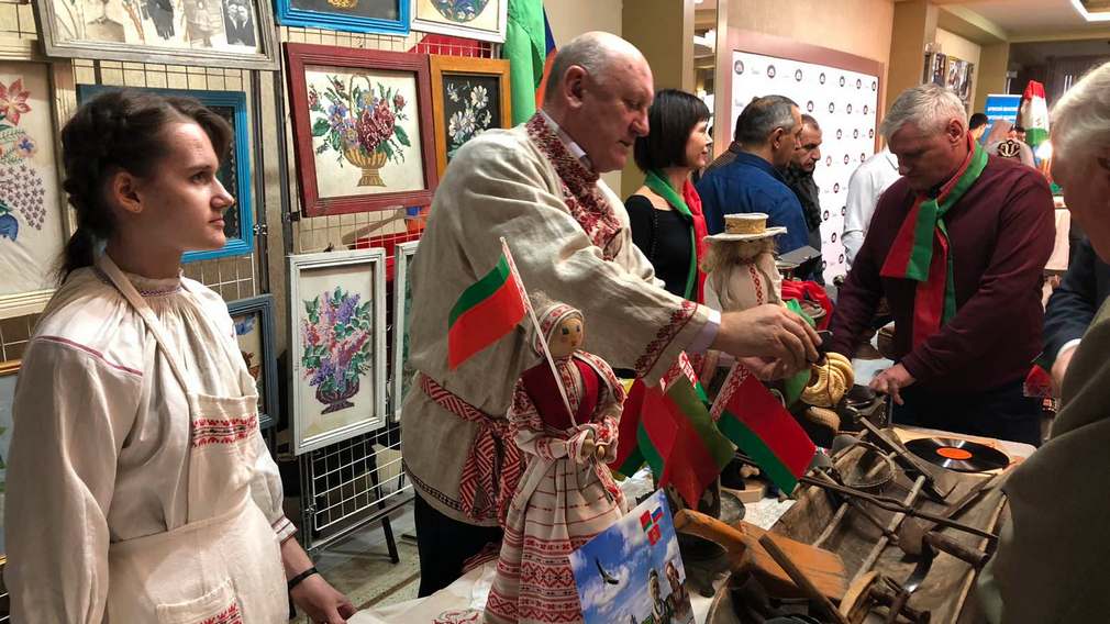 В Брянске в честь Дня народного единства открылась многонациональная выставка