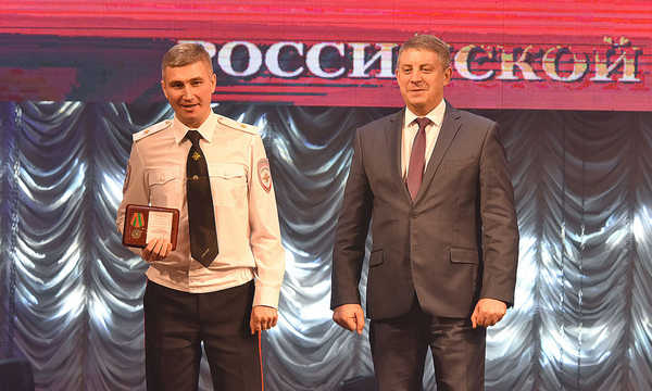 Руководители региона поздравили брянских сотрудников полиции с Днем ОВД