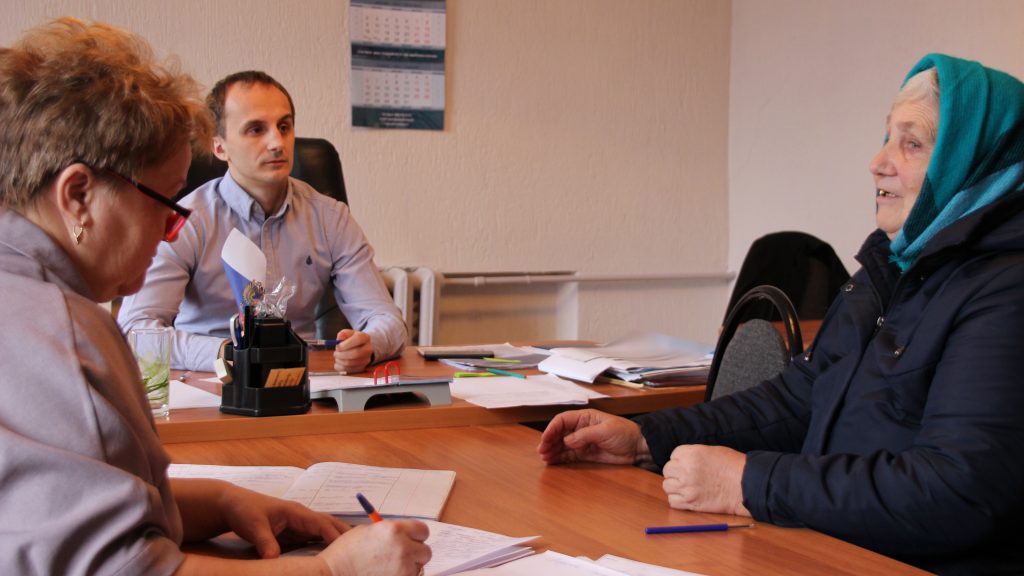 В Почепской приемной «Единой России» прием граждан провел депутат облдумыАртем Ашеко