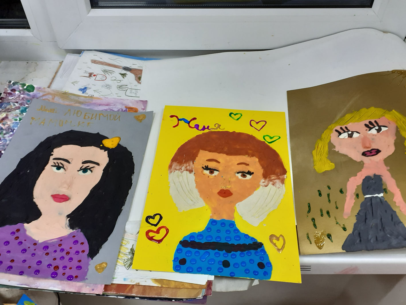 Карачевские дети рисуют пластилином подарок ко Дню матери