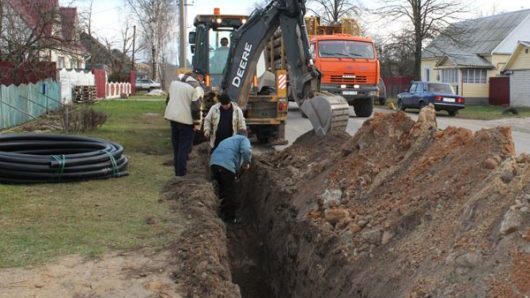 В Клетне в рамках нацпроекта «Экология»по улице Пятницкого прокладывают новый водопровод