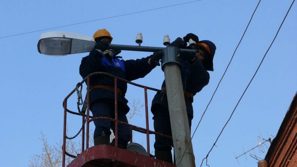 В Погаре на улице Дружбы после обращения к губернатору установили фонари