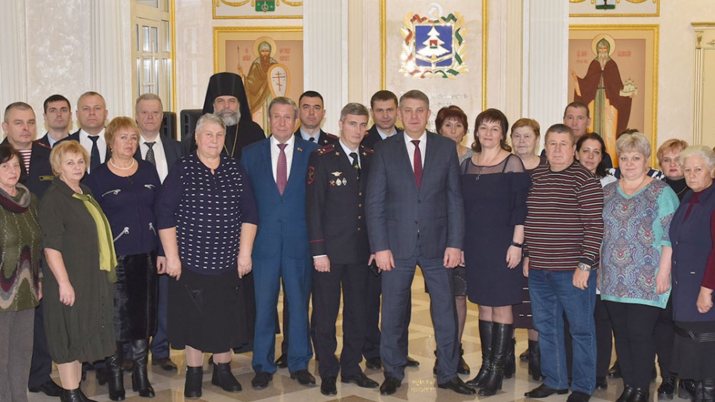 Губернатор Брянской области посетил родственников погибших на службе защитников Родины