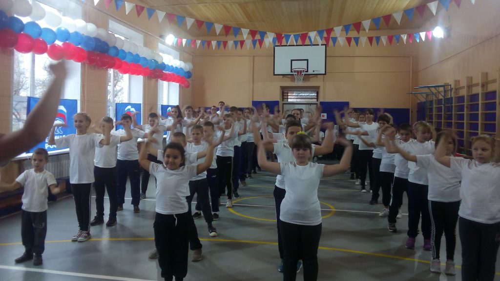 В школе села Катичи Брянской области  открылся отремонтированный спортивный зал