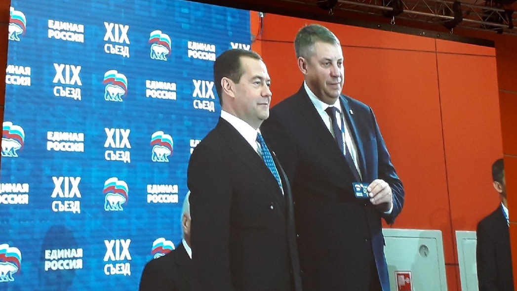 Губернатору Брянской области Александру Богомазу вручили партбилет на заседании Генсовета «Единой России»