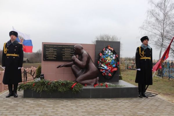 В Клинцовском селе Малая Топаль отреставрировали памятник пограничникам