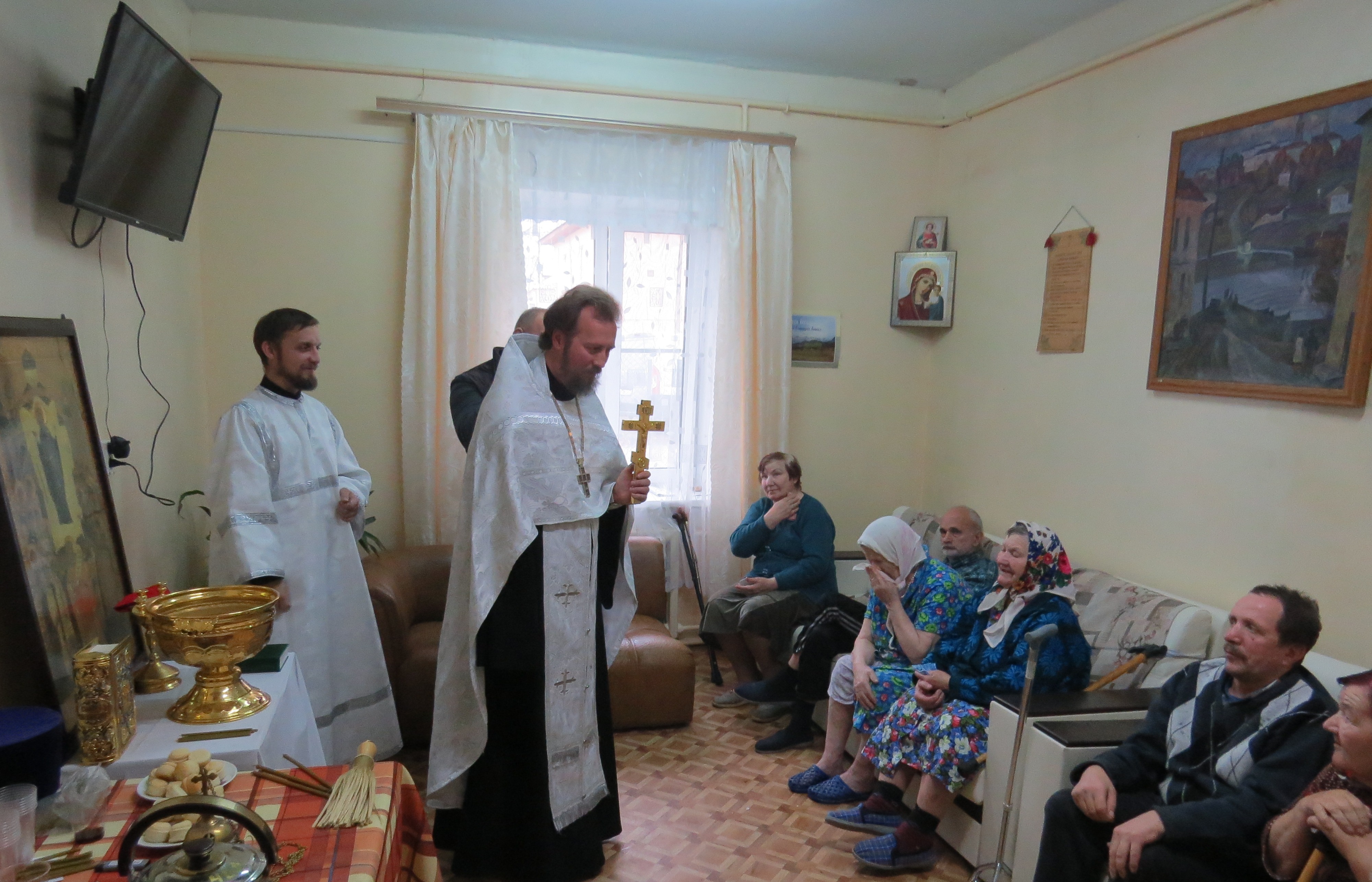 Благочинный Карачевского церковного округа посетил Дом-интернат для пожилых людей в п. Теплое