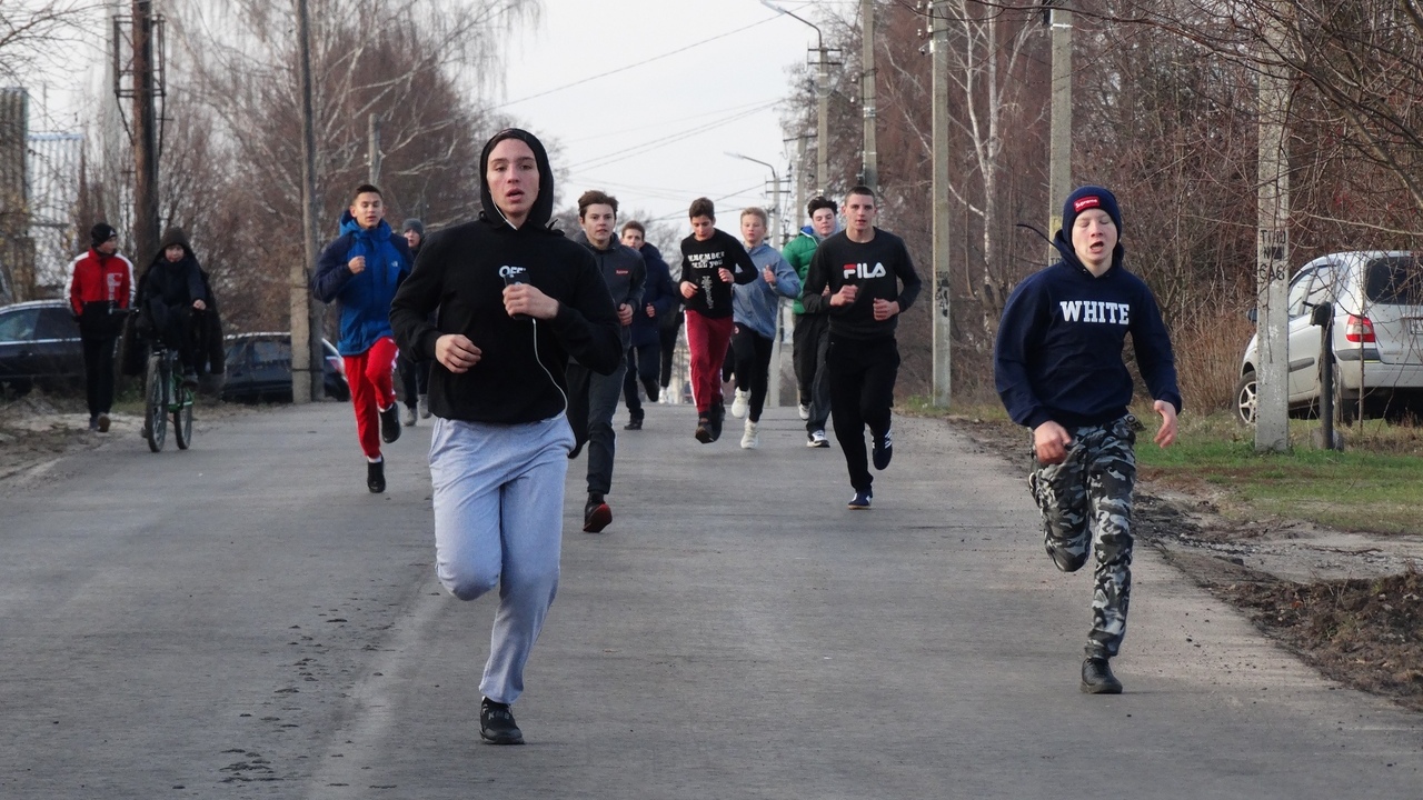 В рамках антинаркотического месячника «Брянщина – жизнь без наркотиков» в п. Климово прошёл легкоатлетический кросс