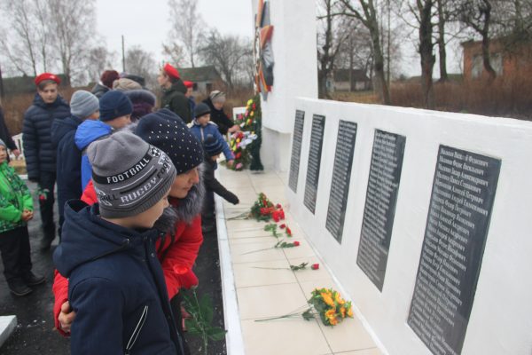 Отреставрированный в рамках проекта инициативного бюджетирования памятник открыли в Красногорском районе Брянщины