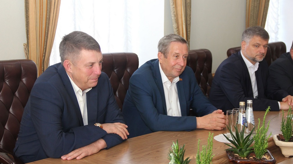 С Днем народного единства губернатора Брянской области Александра Богомаза поздравили руководители страны