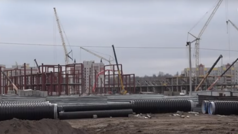 На улице Советской города Брянска  прокладывают 3 километра ливневки