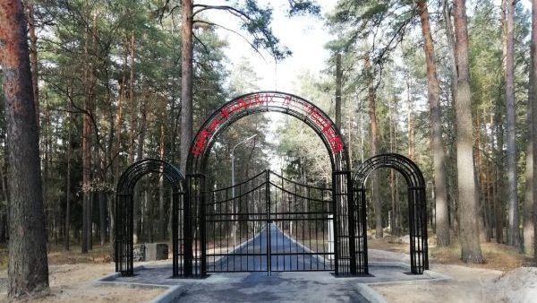 В парке  брянской Унечи появились площадка для воркаута и парковка