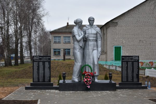 В Красногорском районе Брянщины отреставрировали памятник погибшим в годы Великой Отечественной войны воинам-односельчанам