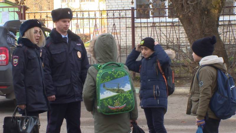 Руководство УМВД поздравило брянских участковых уполномоченных с профессиональным праздникомком.