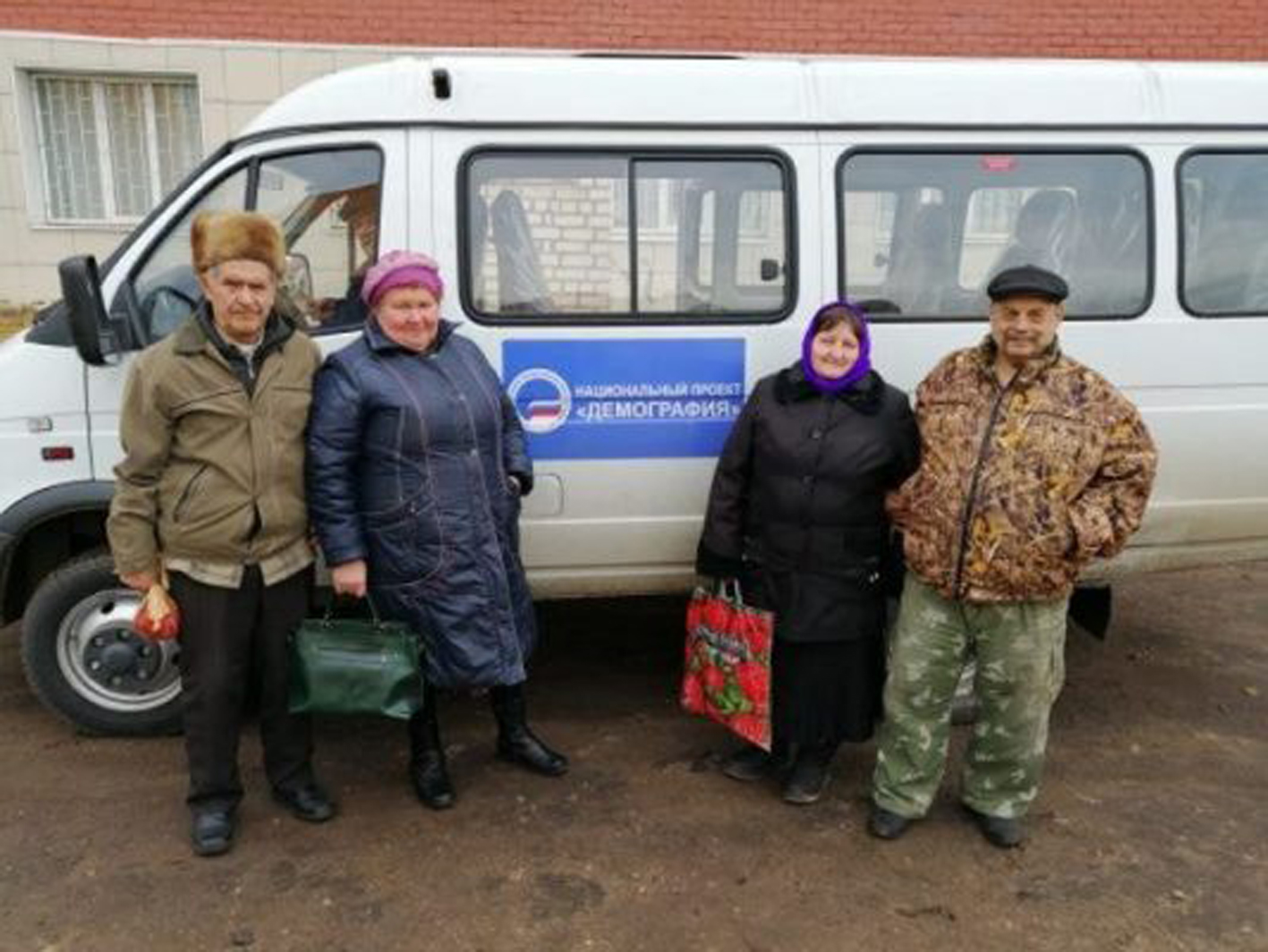 В брянских Клинцах пожилых селян возят на диспансеризацию с комфортом