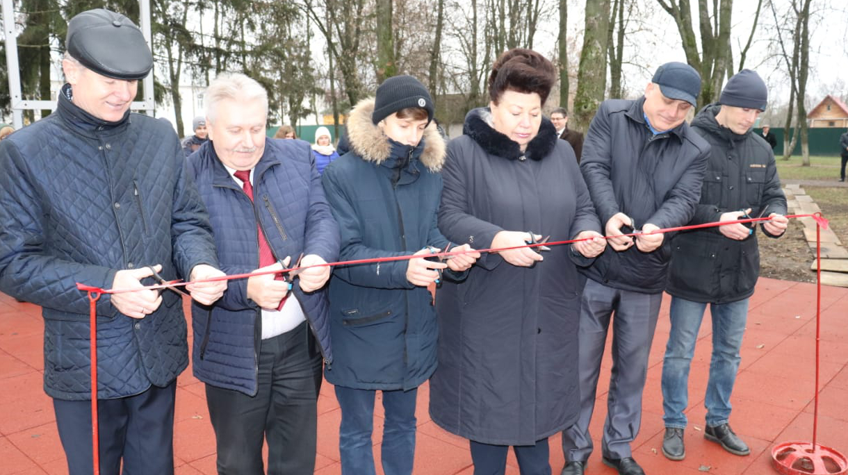 В брянском Погаре открыли новую спортивную площадку