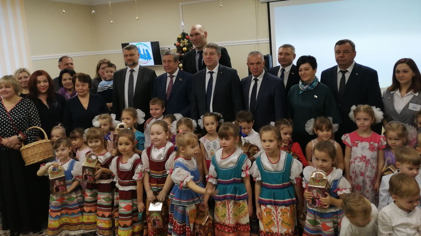 В брянском поселке Путевка в рамках нацпроекта «Демография» открылся детский сад