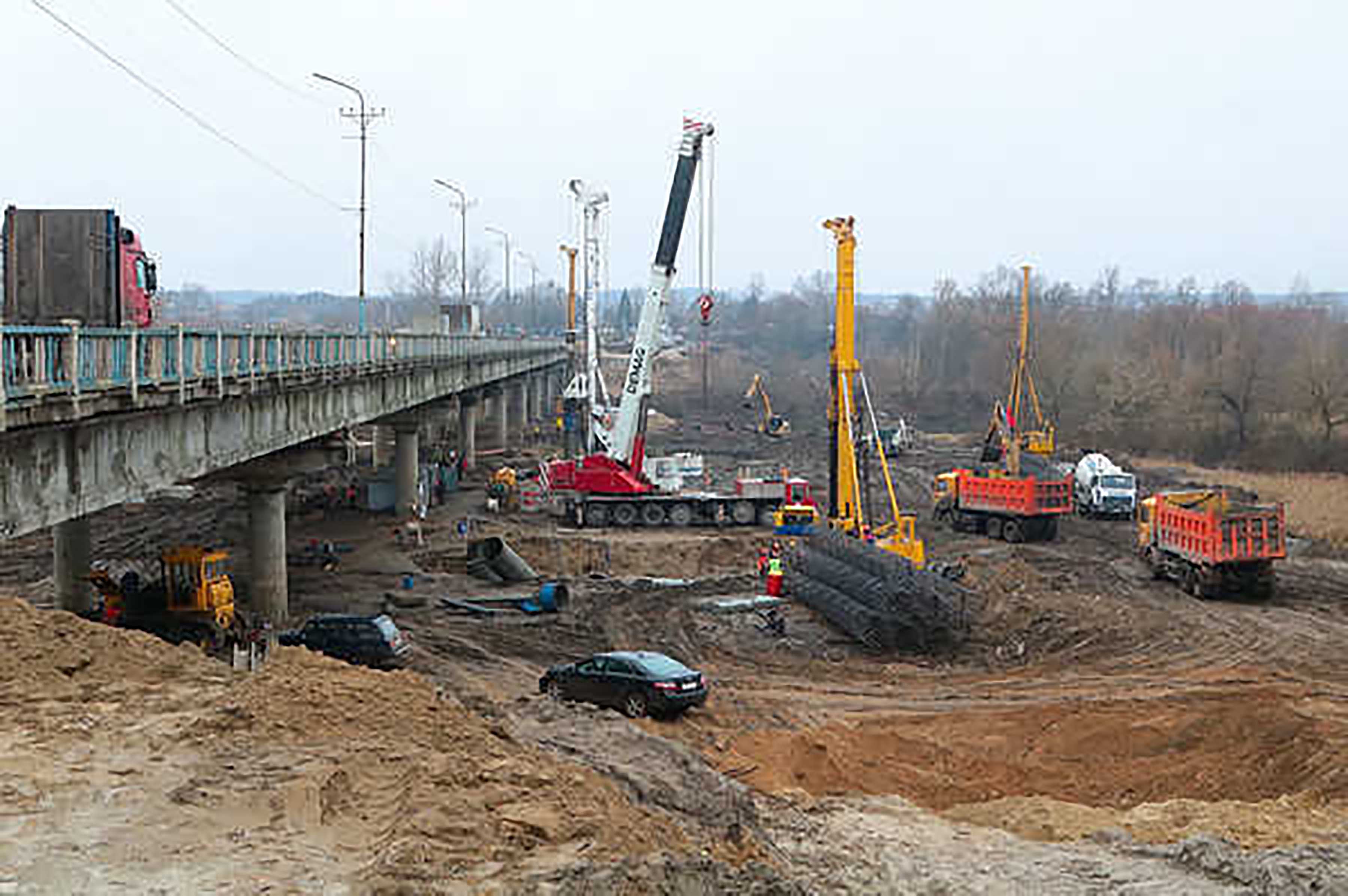 В Брянске на Литейном мосту будут устанавливать ростверки для опор