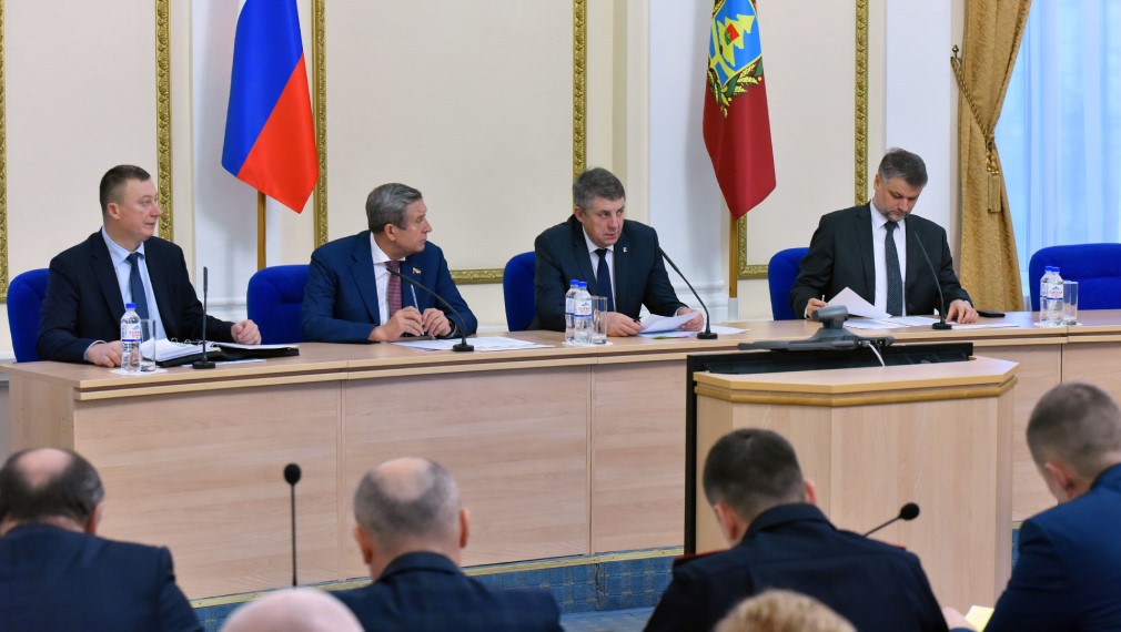 Александр Богомаз поставил задачу брянским службам обеспечить максимальную безопасность в новогодние праздники