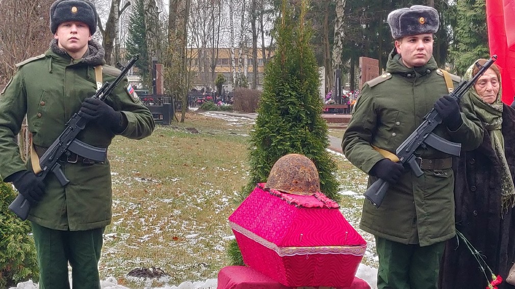 На центральном кладбище Брянска захоронили останки кавалера ордена Красного Знамени