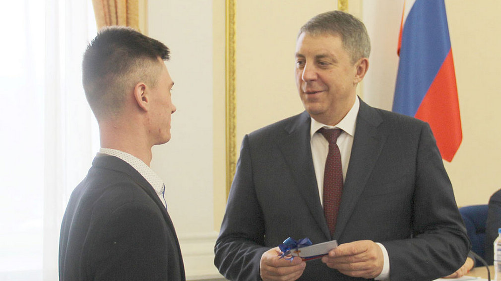 16 брянских детей-сирот встретят Новый год в новых квартирах