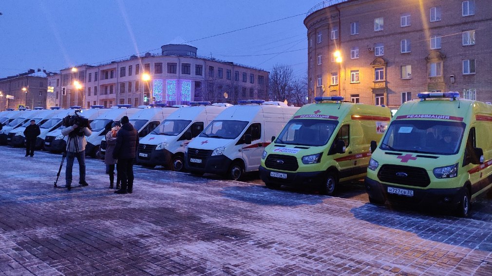 В Брянске в преддверии Нового года подарили ключи от 22 машин скорой помощи