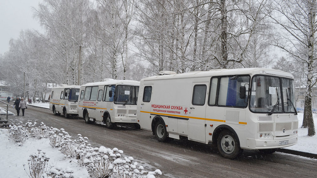 Новогодним подарком для Стародубской больницы стали скорая помощь и передвижной маммограф