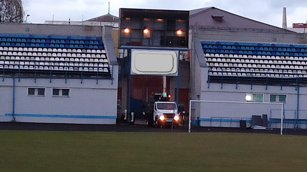 В Брянске на стадионе «Динамо» старое табло меняют на новое