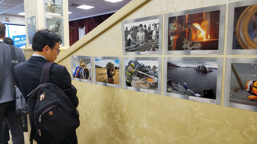 Фотопортреты брянских рабочих представили на выставке «Создатель» в Москве