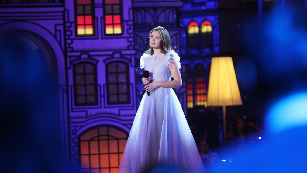 Чистота голоса брянской певицы Анастасии Гладилиной восхитила жюри «Синей птицы»