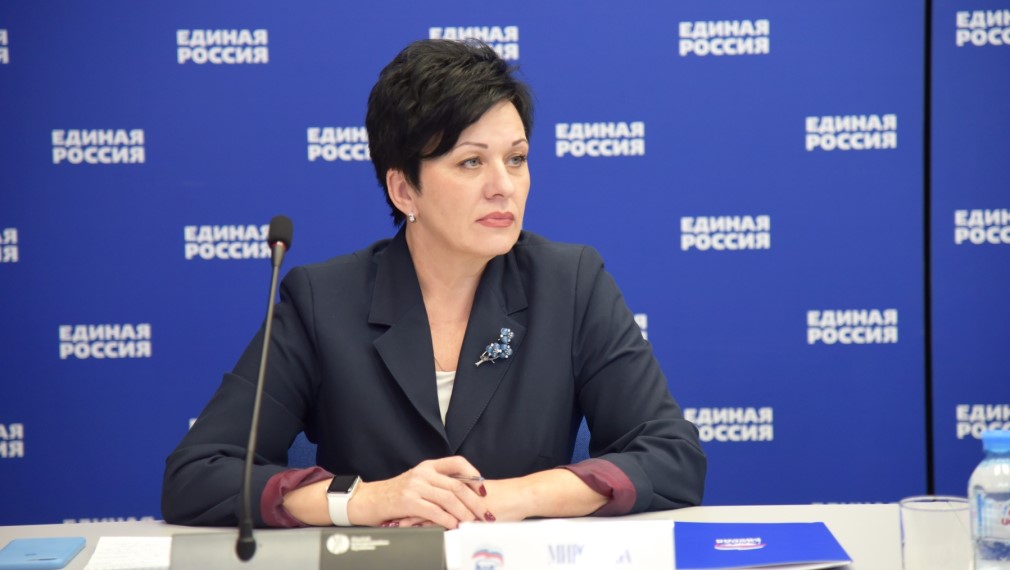 Валентина Миронова подняла вопрос о работе медицинского специалиста в школах и детских садах на постоянной основе