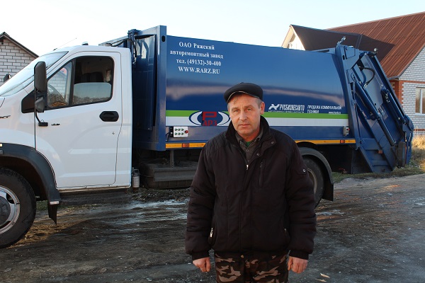 Автопарк стародубских коммунальщиков пополнился новым мусоровозом