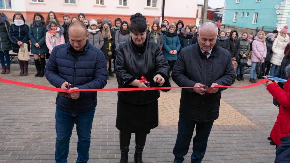 Отремонтированный городской центр культуры открыли в Сураже Брянской области