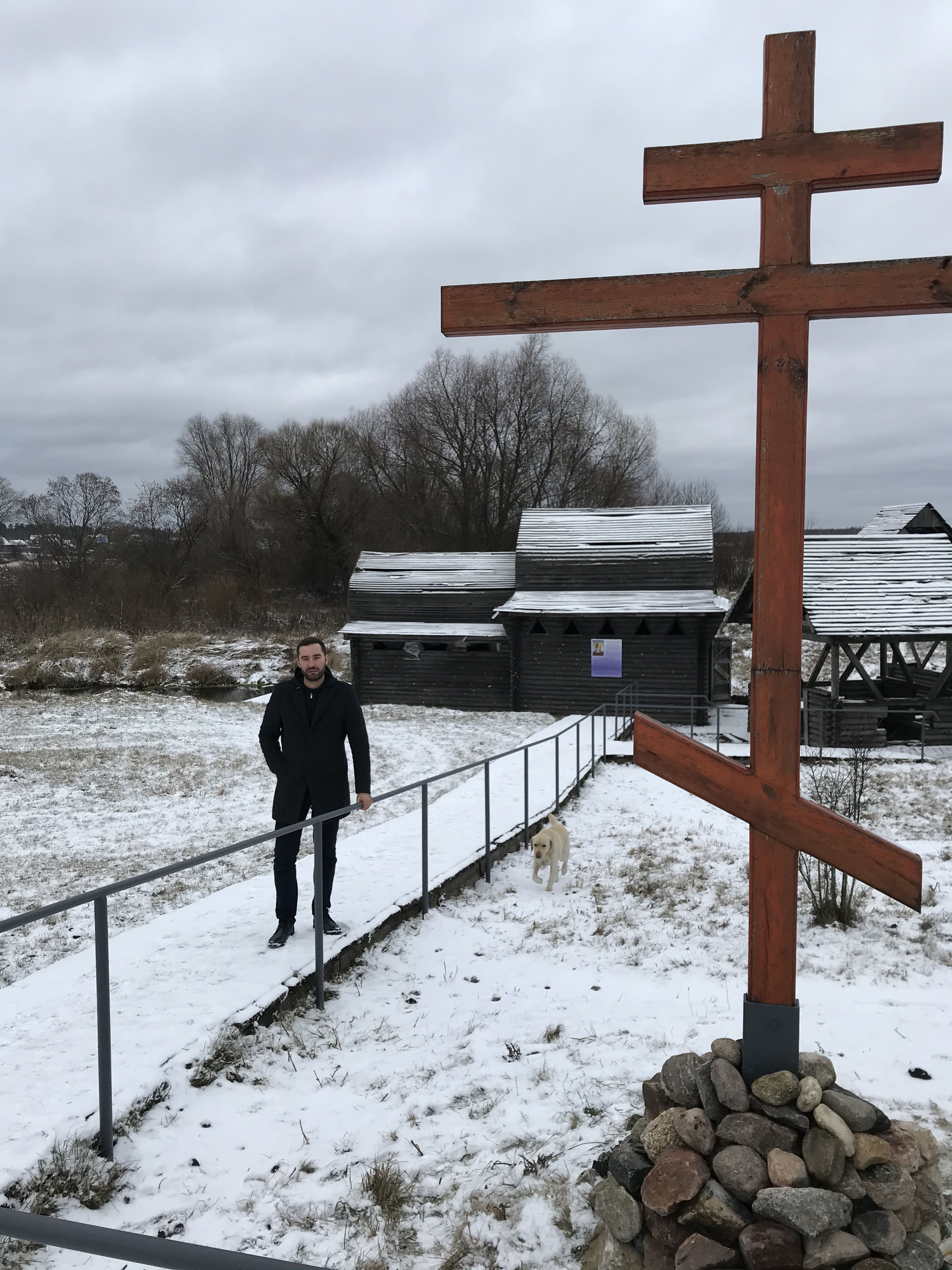 Святой источник в поселке Рясники благоустраивается силами верующих людей
