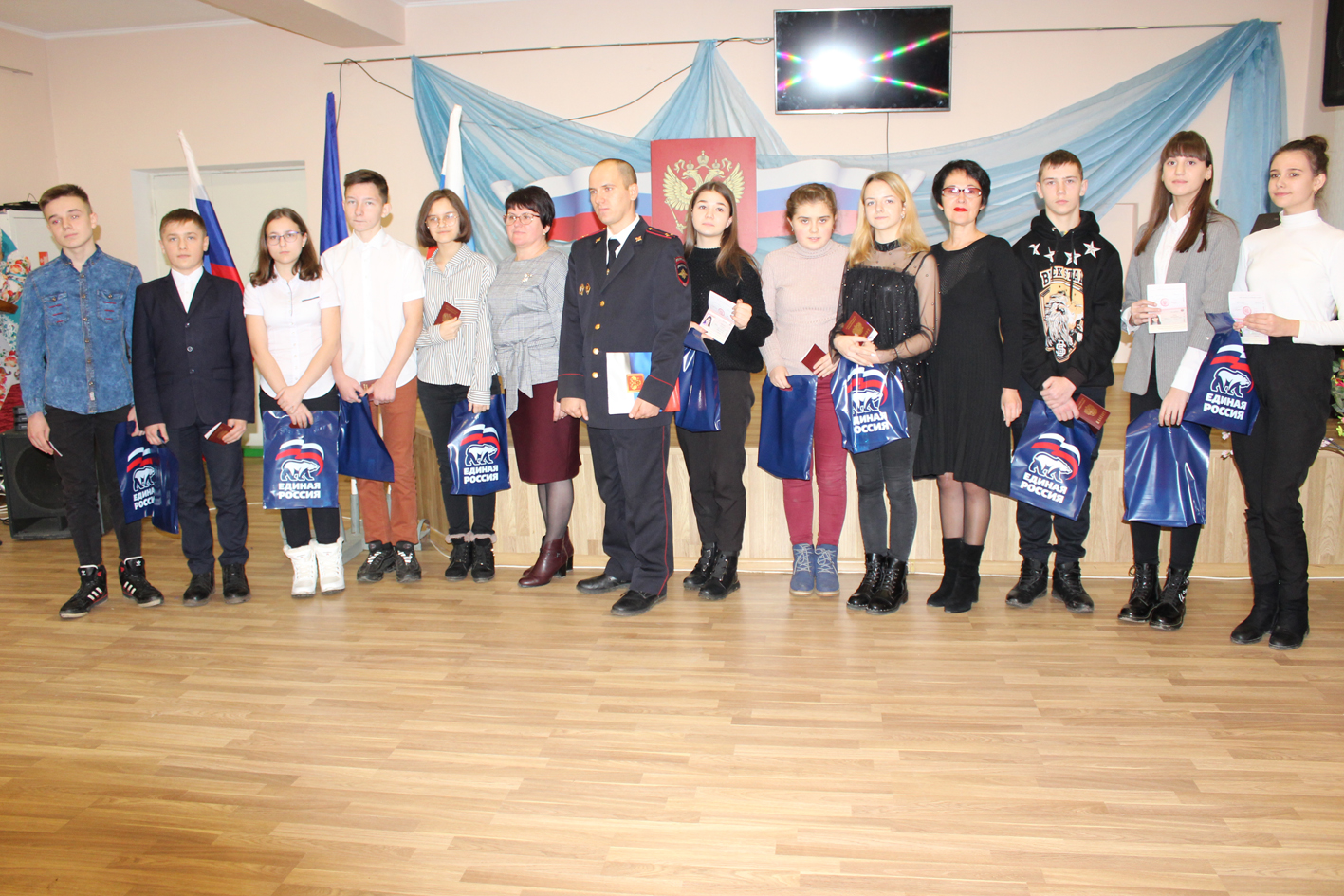 В Карачеве отпраздновали День Конституции