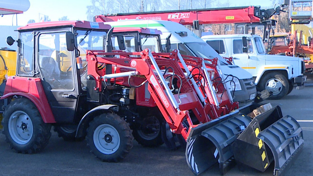 Брянские коммунальщики готовят технику к зиме