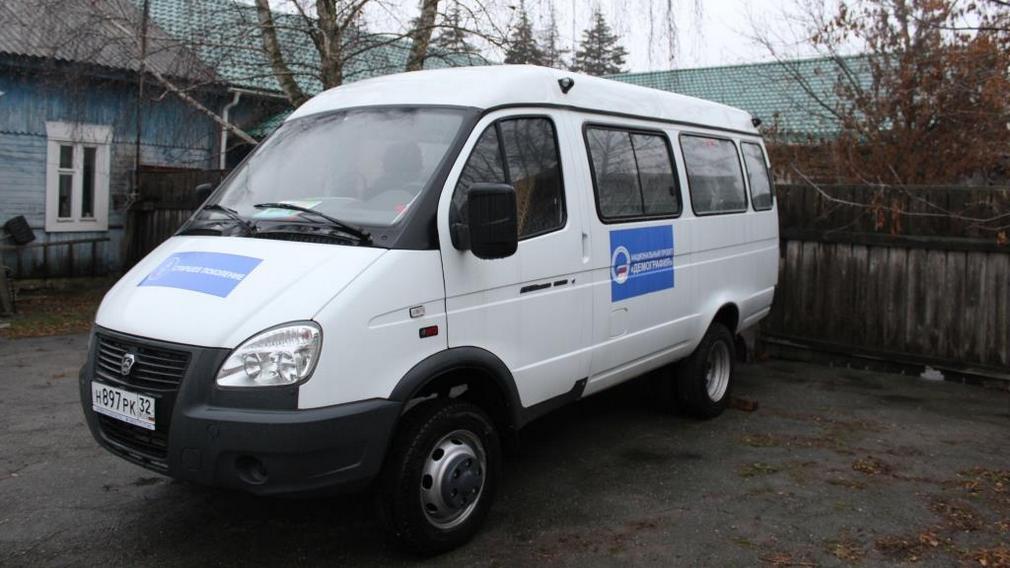 В брянской Суземке для старшего поколения приобрели новый автомобиль