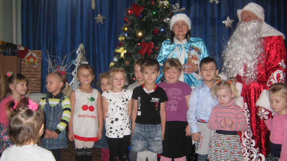 Малышам детского сада « Солнышко» подарили  новогоднюю  сказку