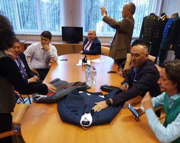 Казахские бизнесмены заключили соглашение с  Брянским камвольным комбинатом на поставку ткани для пошива школьной фомы