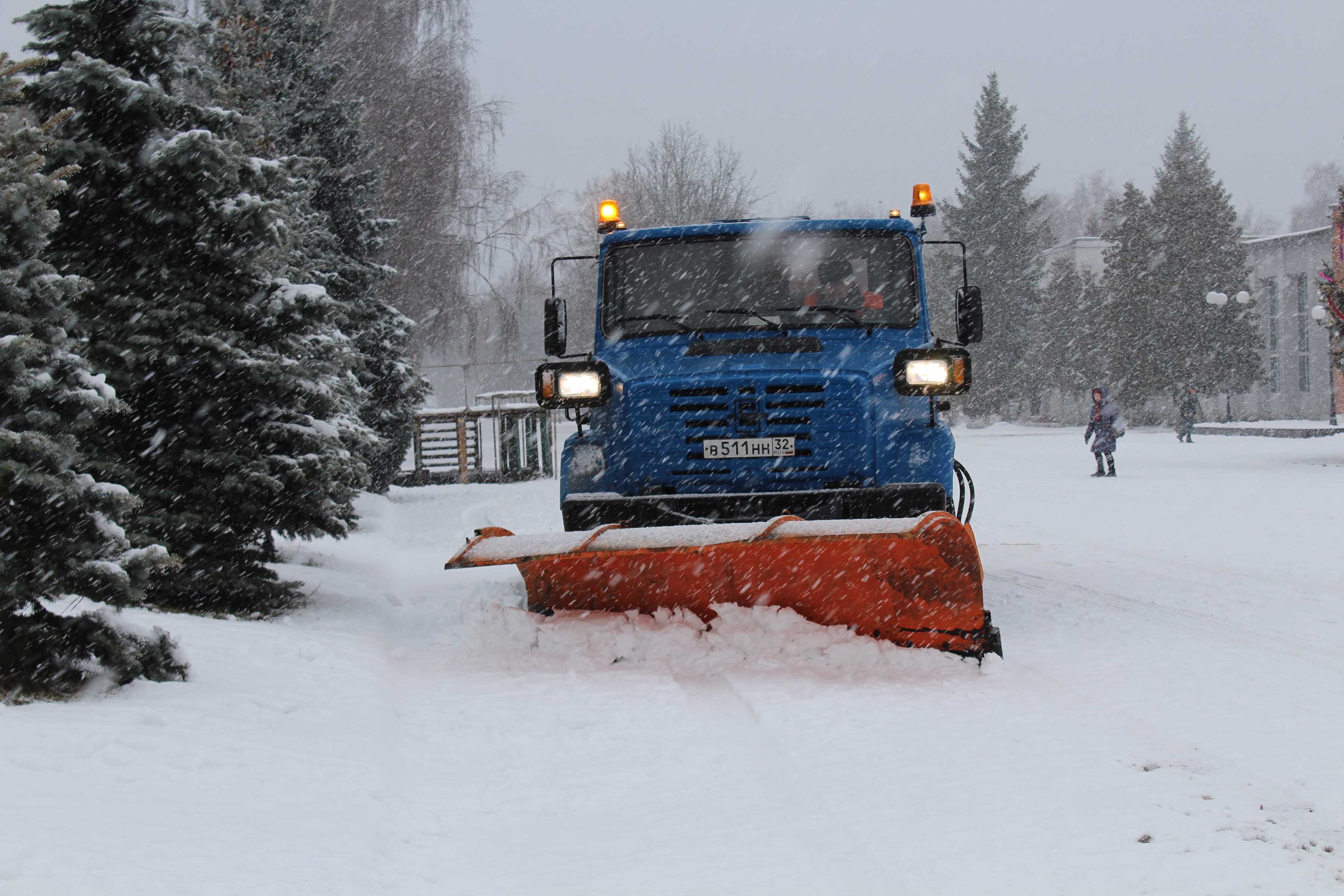 Борьба со снегопадом в Карачеве