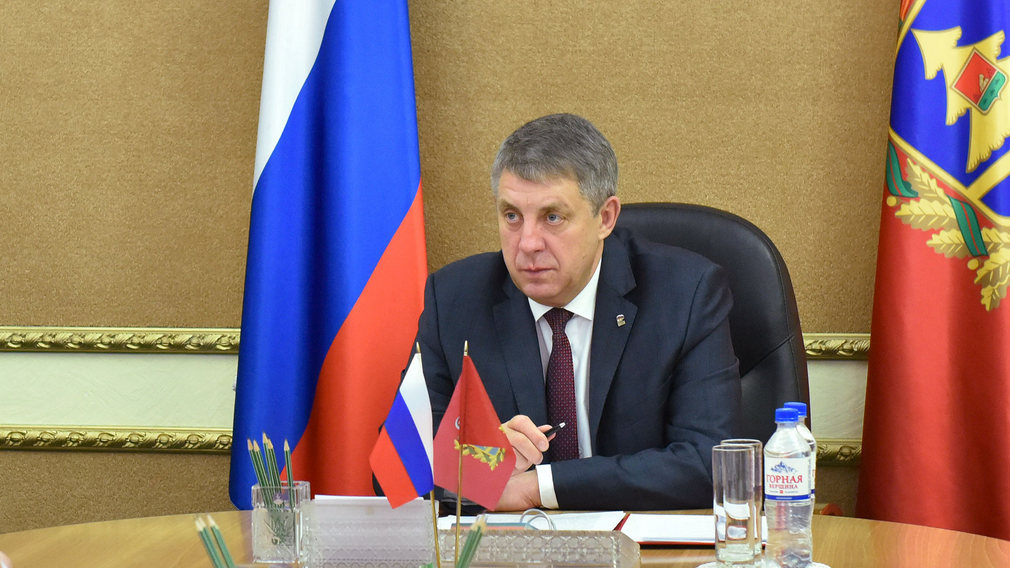 Брянский губернатор Александр Богомаз обсудил реализацию проекта «Безопасность дорожного движения»