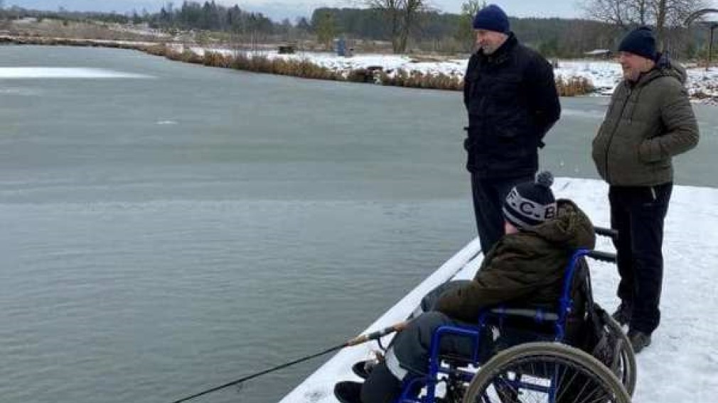 Брянский депутат устроил праздник для унечского мальчика с зимней рыбалкой и квадроциклами