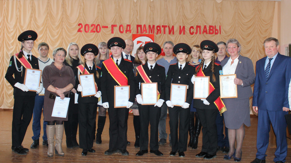 Александр Коробко наградил жуковских школьников и учителей