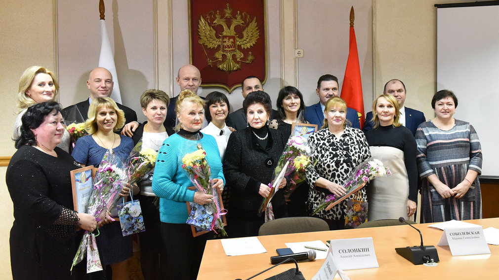 В Брянске наградили ТОСы за победу в конкурсе на лучшее новогоднее украшение
