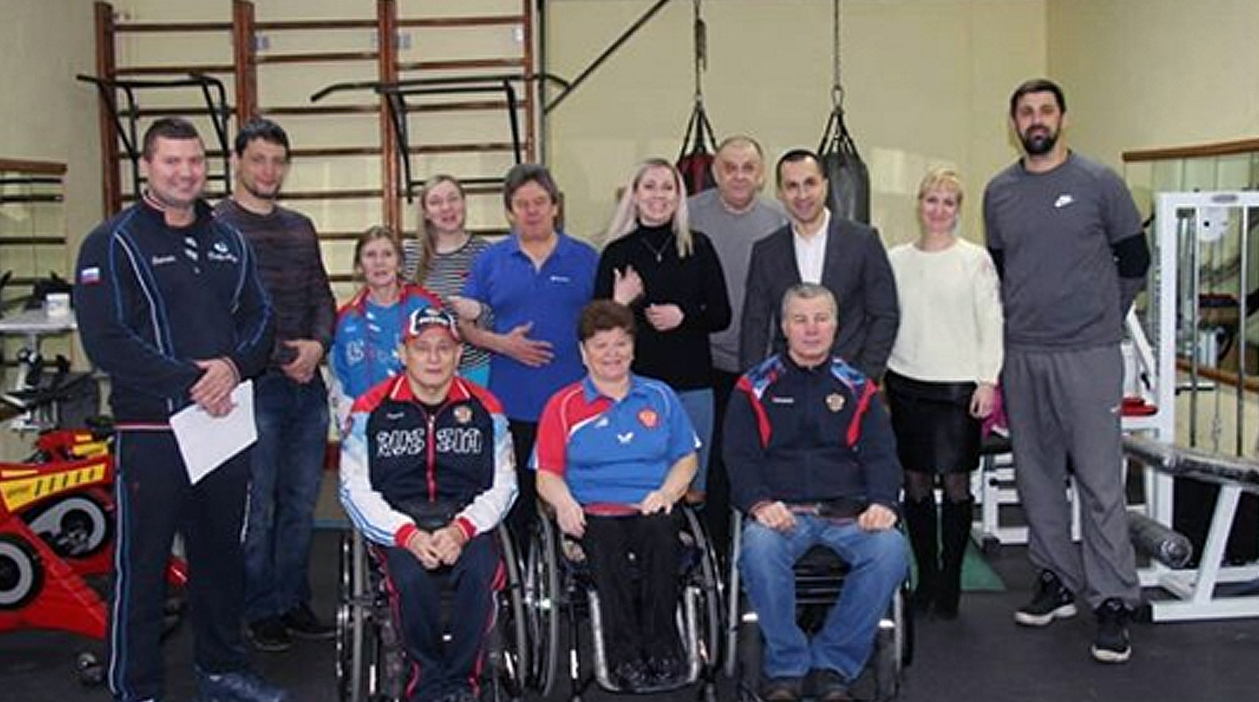 Брянские спортсмены клуба инвалидов участвовали в рождественском турнире по настольному теннису