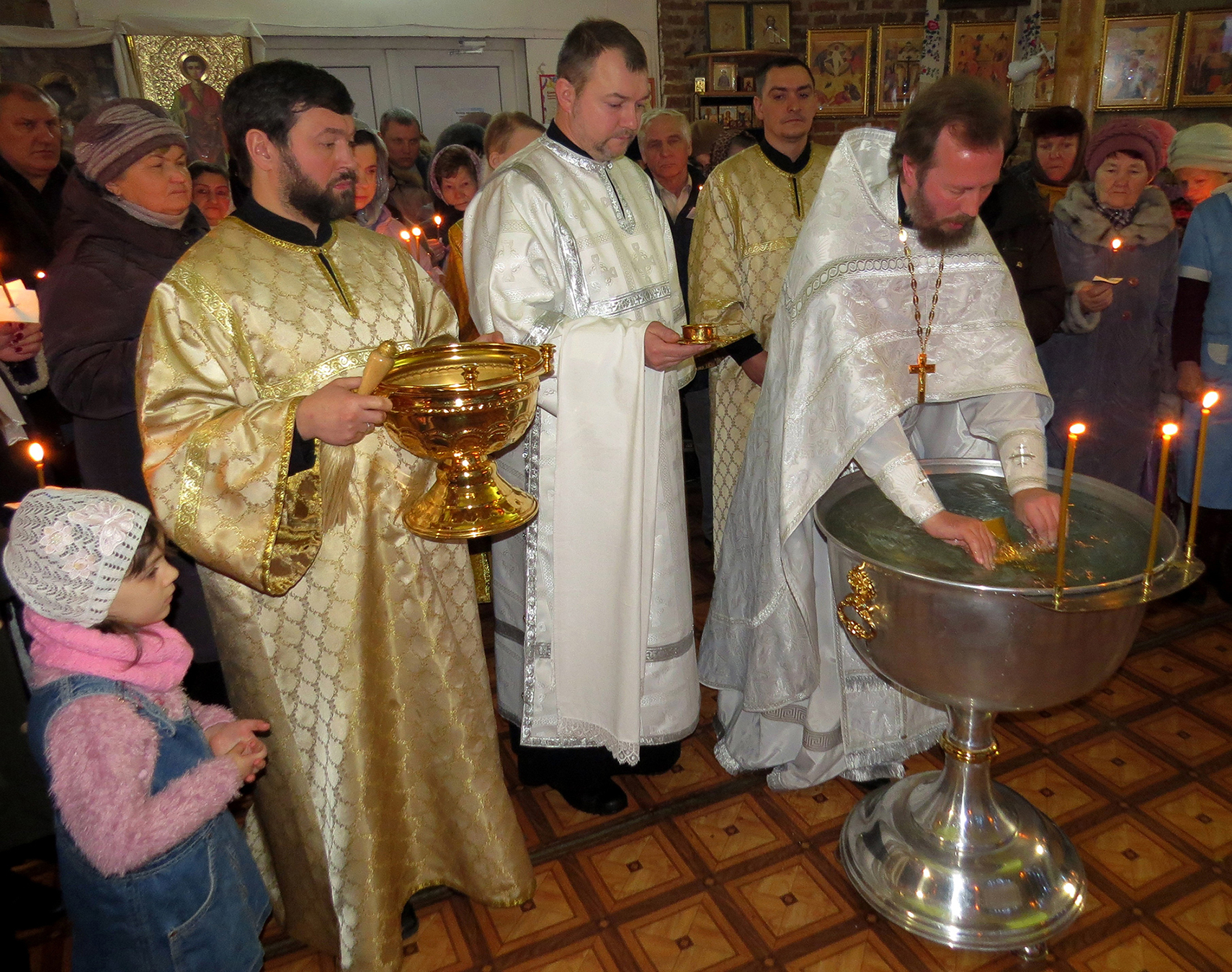 В храмах Карачева отметили праздник Крещения Господня