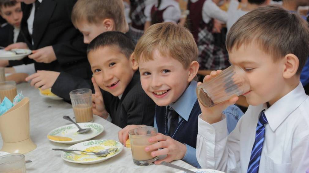 Федеральный канал рассказал о бесплатном питании брянских школьников